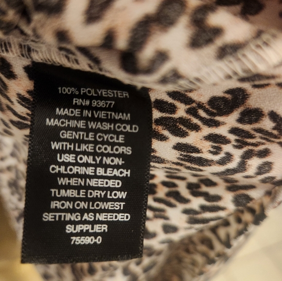 Worthington Leopard Blouse V Neck Short Sleeve Button Up Back - Picture 8 of 8